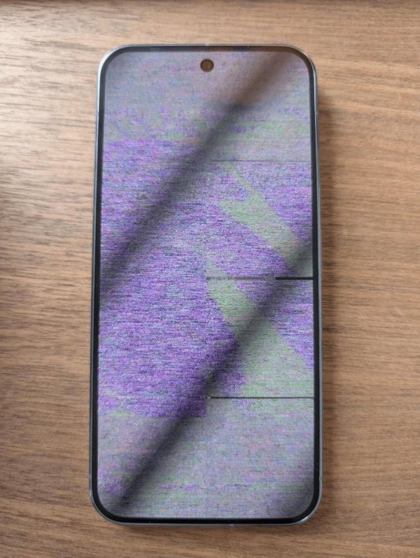 睿迎网 谷歌Pixel 10系列新机遭遇“花屏”困扰，用户期待官方尽快解决